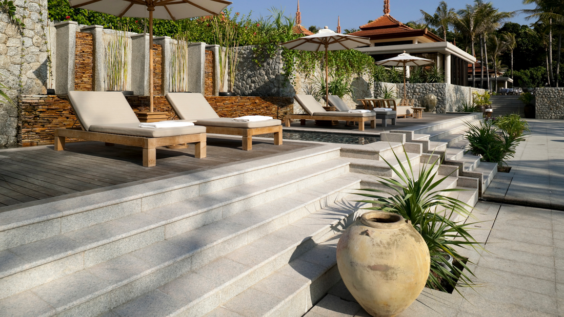 Solutions révolutionnaires pour les terrasses extérieures : les dalles sur plot !